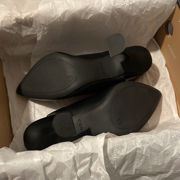 Vionic Adalena black heels - Picture 3 of 5